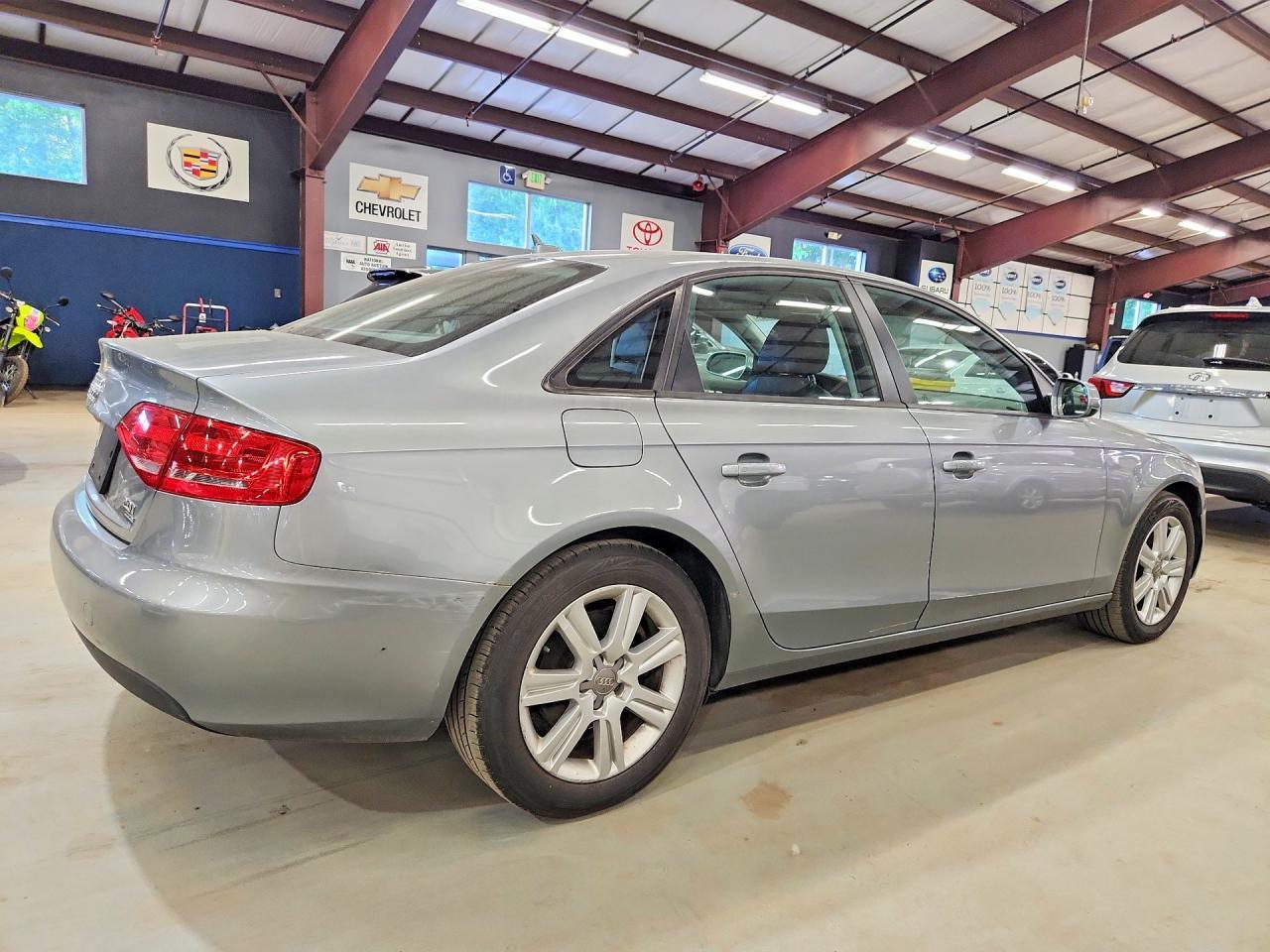 2010 Audi A4 Premium - Фото 3