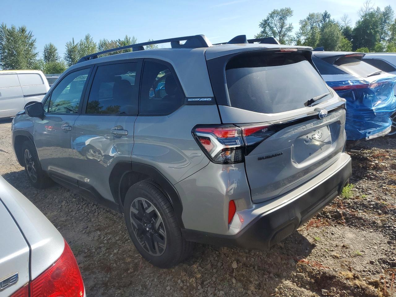 2025 Subaru Forester Premium - Фото 2