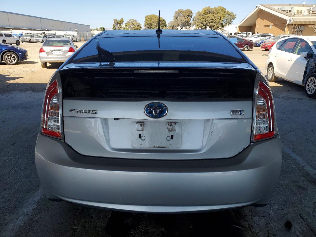 2015 Toyota Prius Three - Image 6