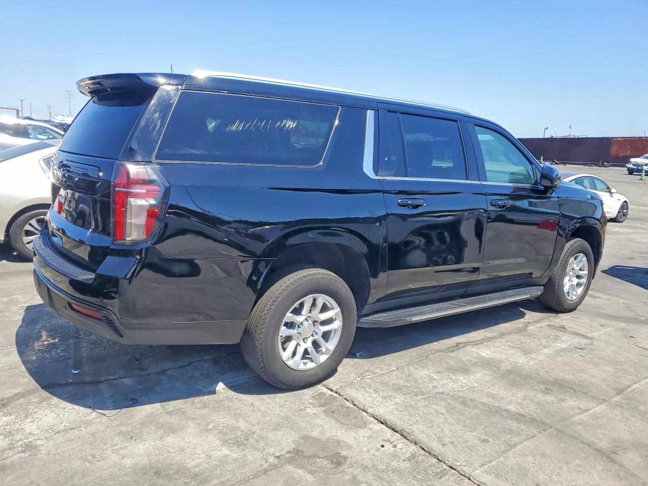 2025 Chevrolet Suburban C1500 Ls - Фото 3