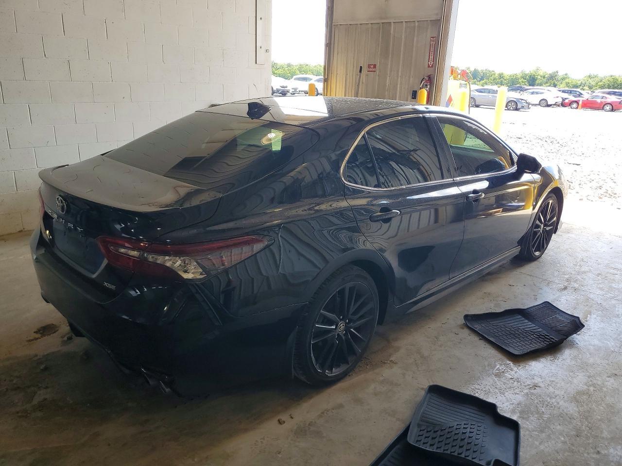 2021 Toyota Camry Xse - Фото 3