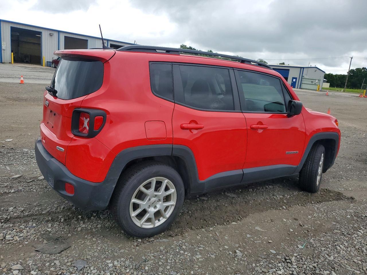 2022 Jeep Renegade Latitude - Image 3