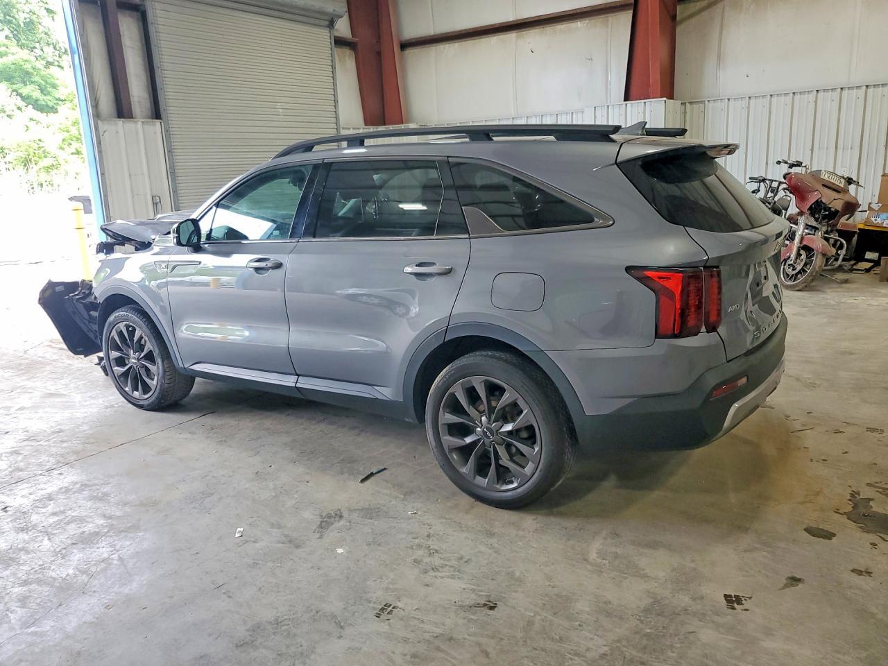 2022 Kia Sorento Ex - Image 2