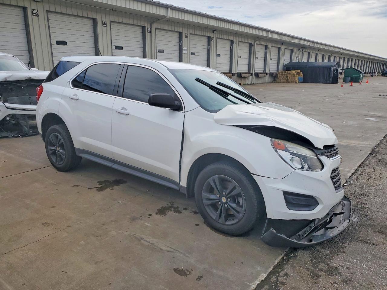 2017 Chevrolet Equinox Ls - Image 4