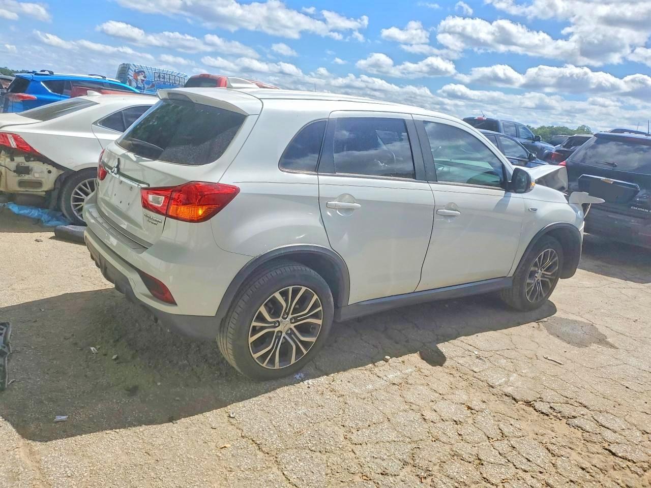 2019 Mitsubishi Outlander Sport Es - Фото 3