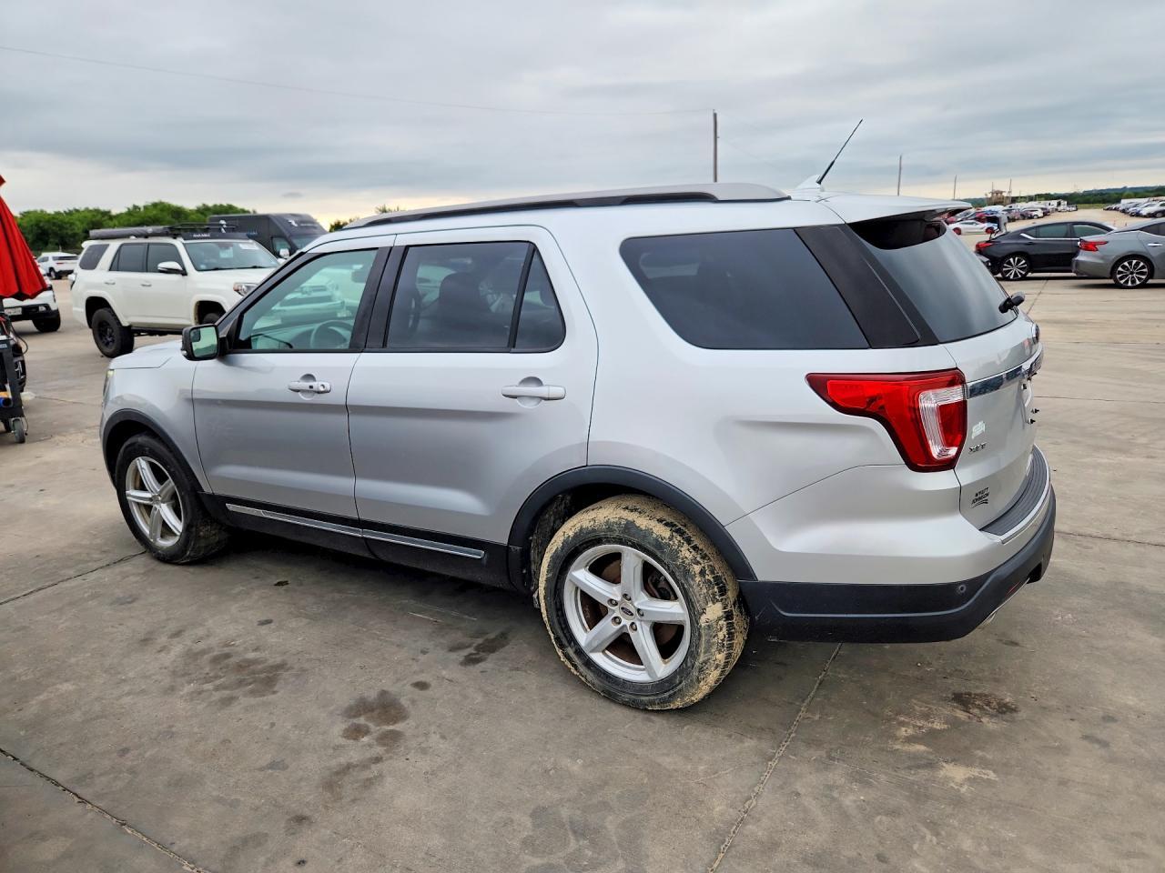 2018 Ford Explorer Xlt - Image 2