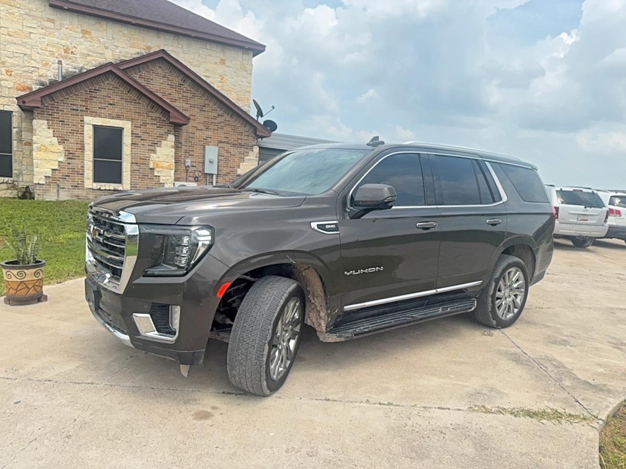 2021 GMC Yukon Slt - Фото 2