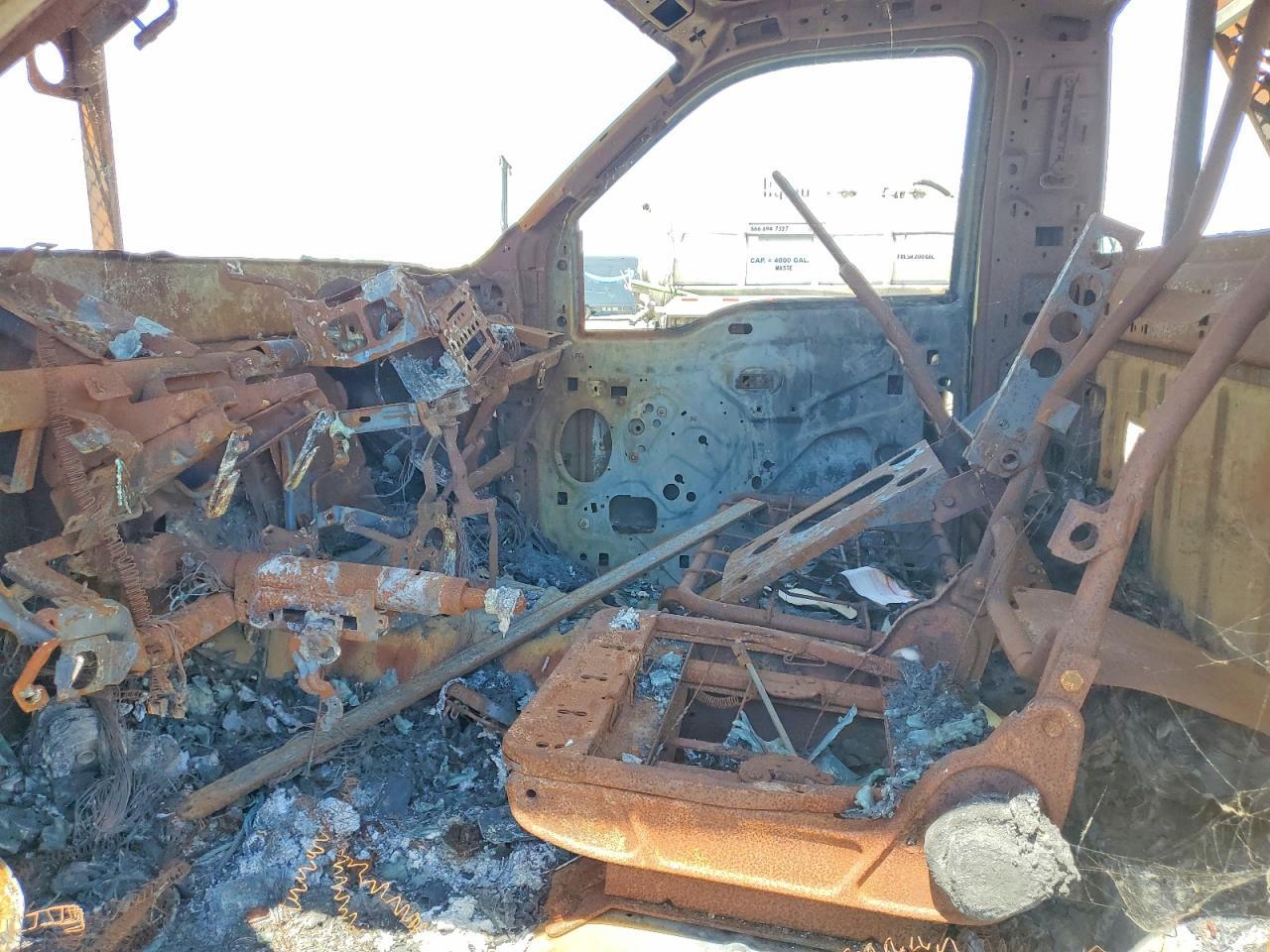 2016 Ford F750 - Image 7