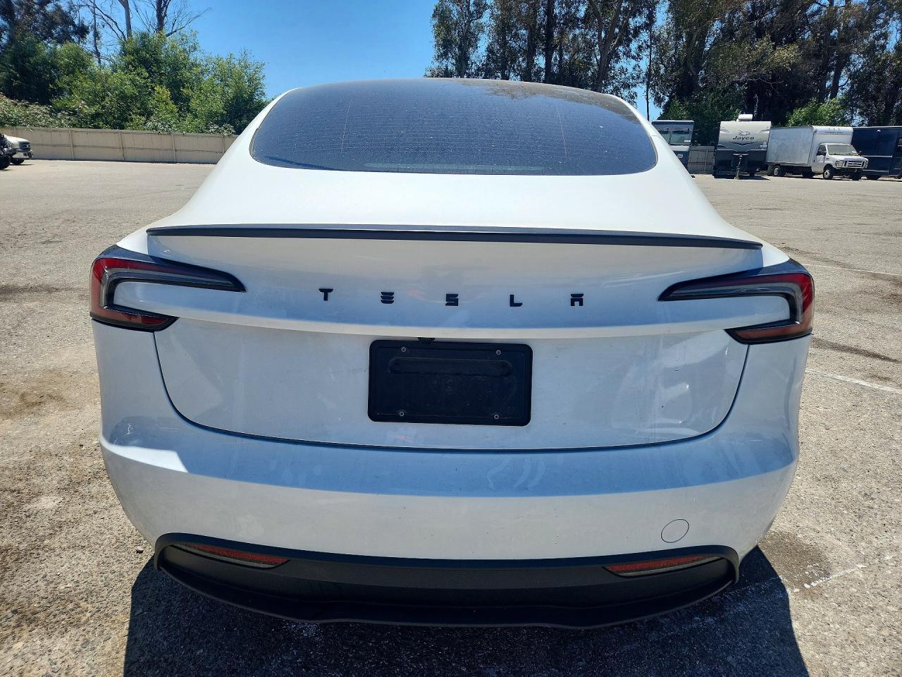 2025 Tesla Model 3 - Фото 6