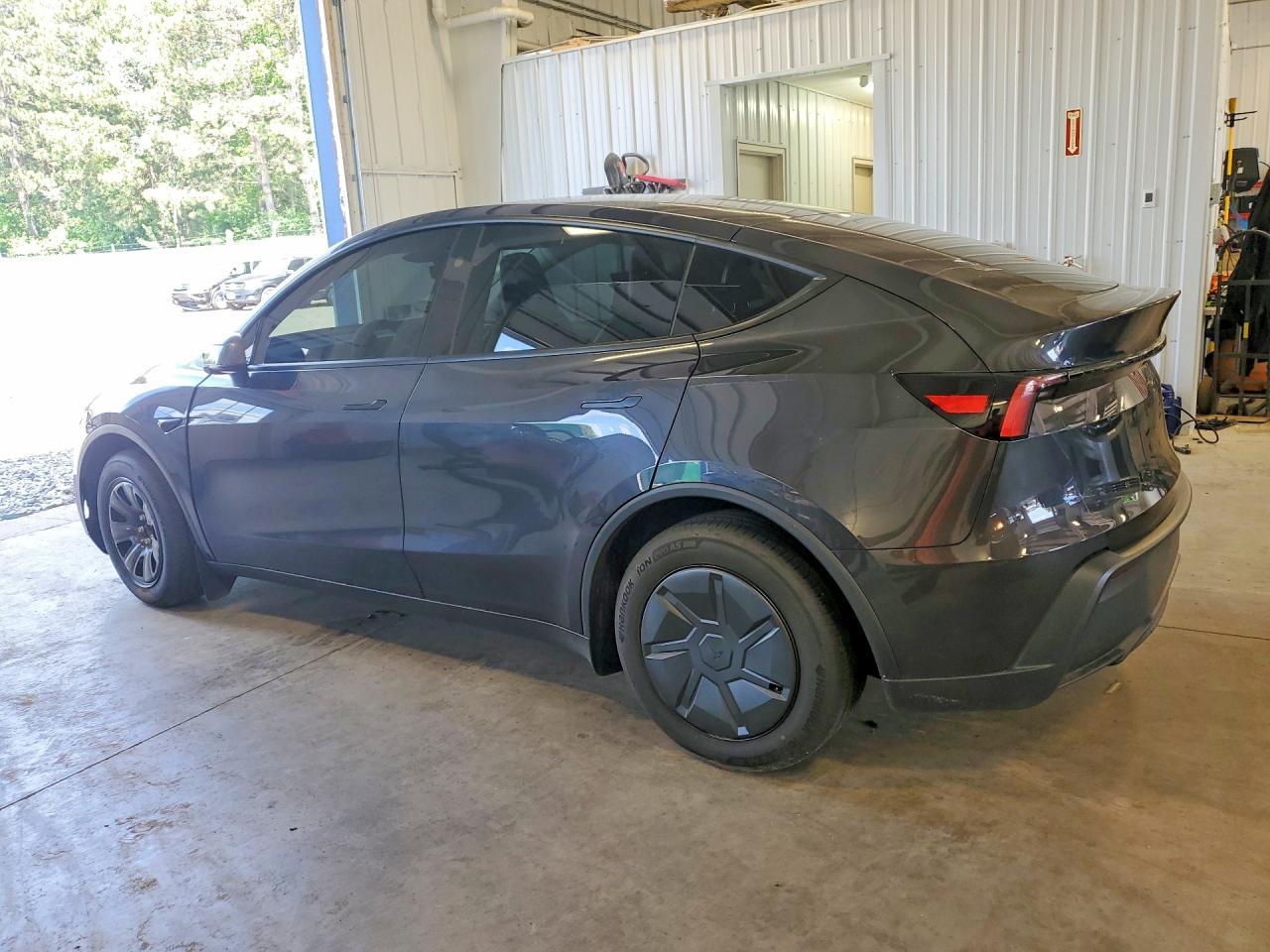 2026 Tesla Model Y - Image 2
