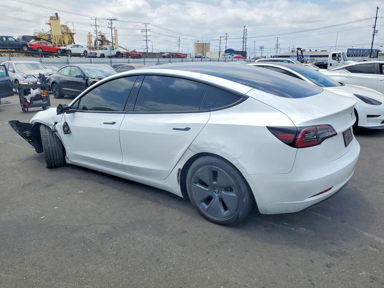 2023 Tesla Model 3 - Фото 2
