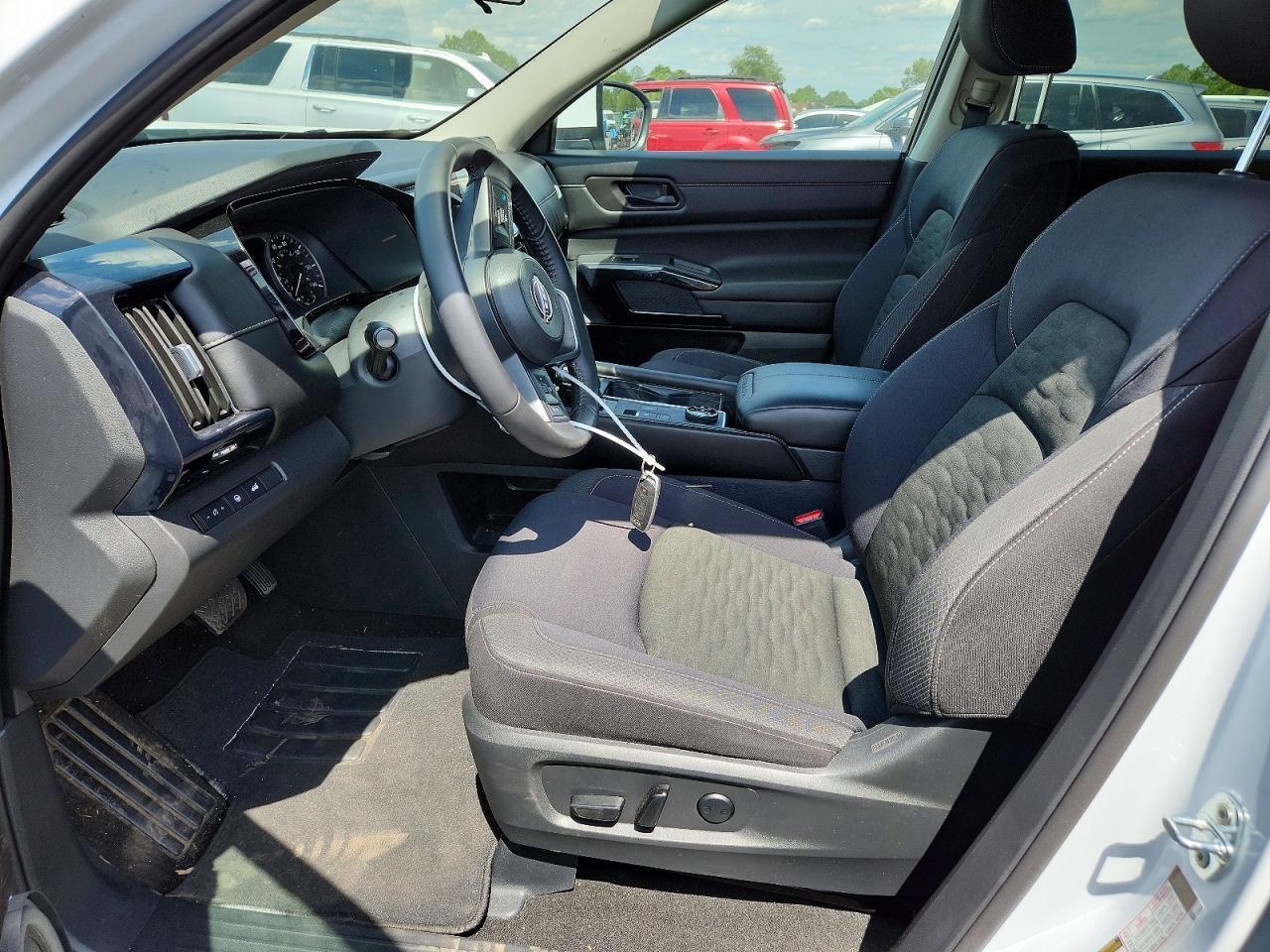 2025 Nissan Pathfinder Sv - Image 7