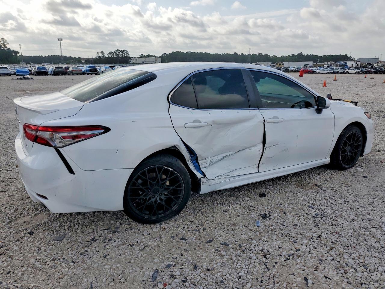 2018 Toyota Camry Se - Фото 3