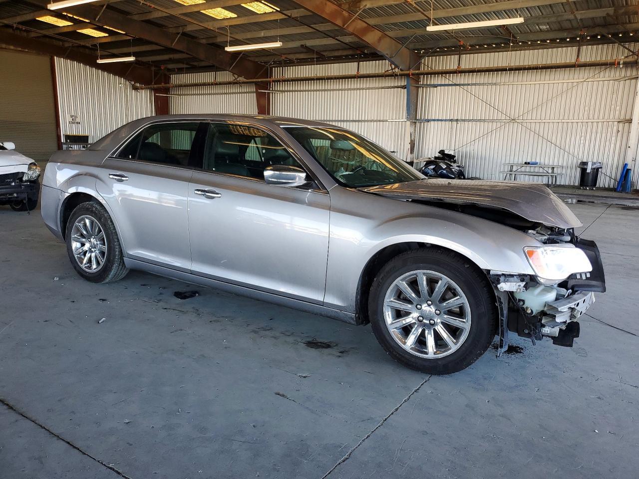 2014 Chrysler 300C - Image 4