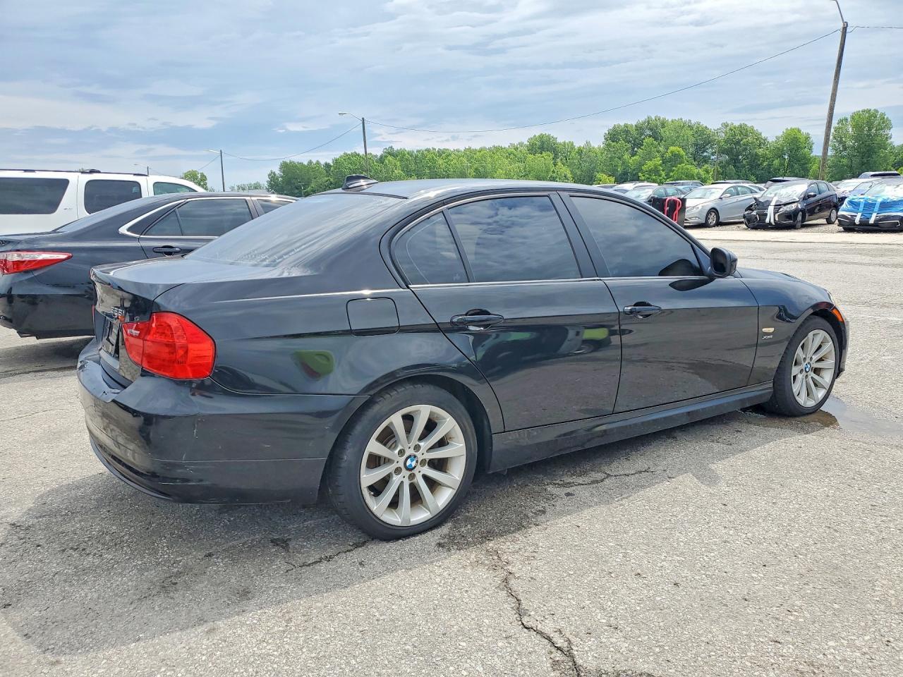 2011 BMW 328 Xi Sulev - Image 3