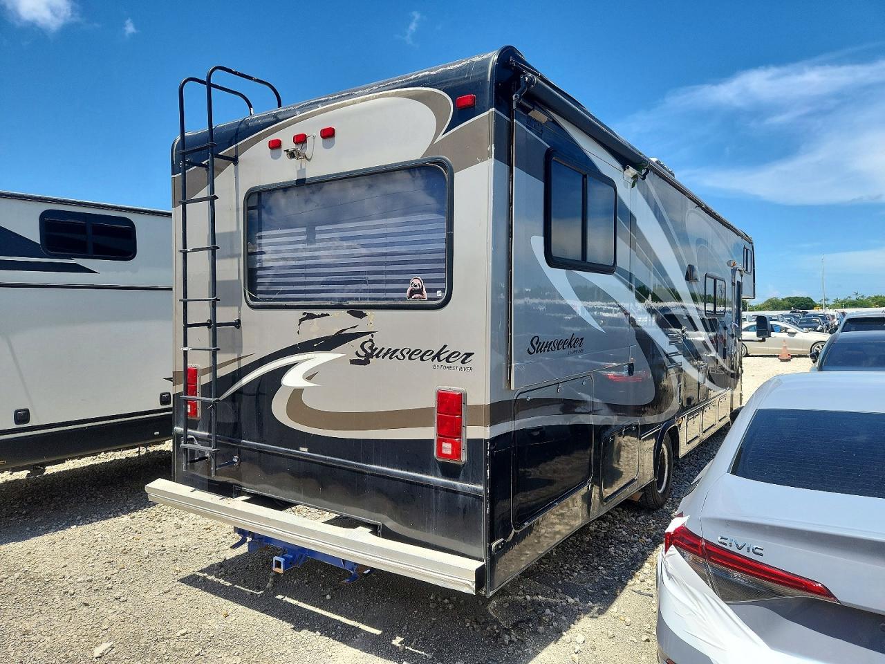2011 Ford Econoline E450 Super Duty Cutaway Van - Фото 4