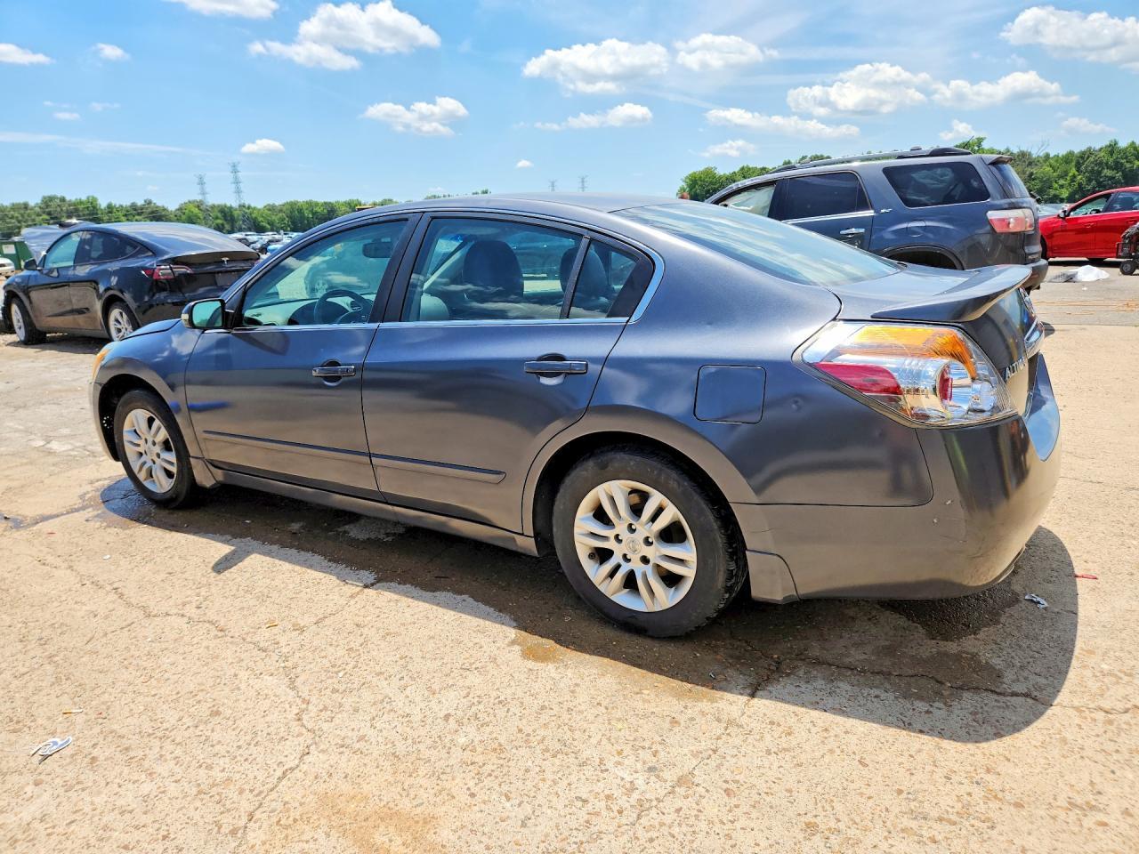 2011 Nissan Altima 2.5 - Фото 2