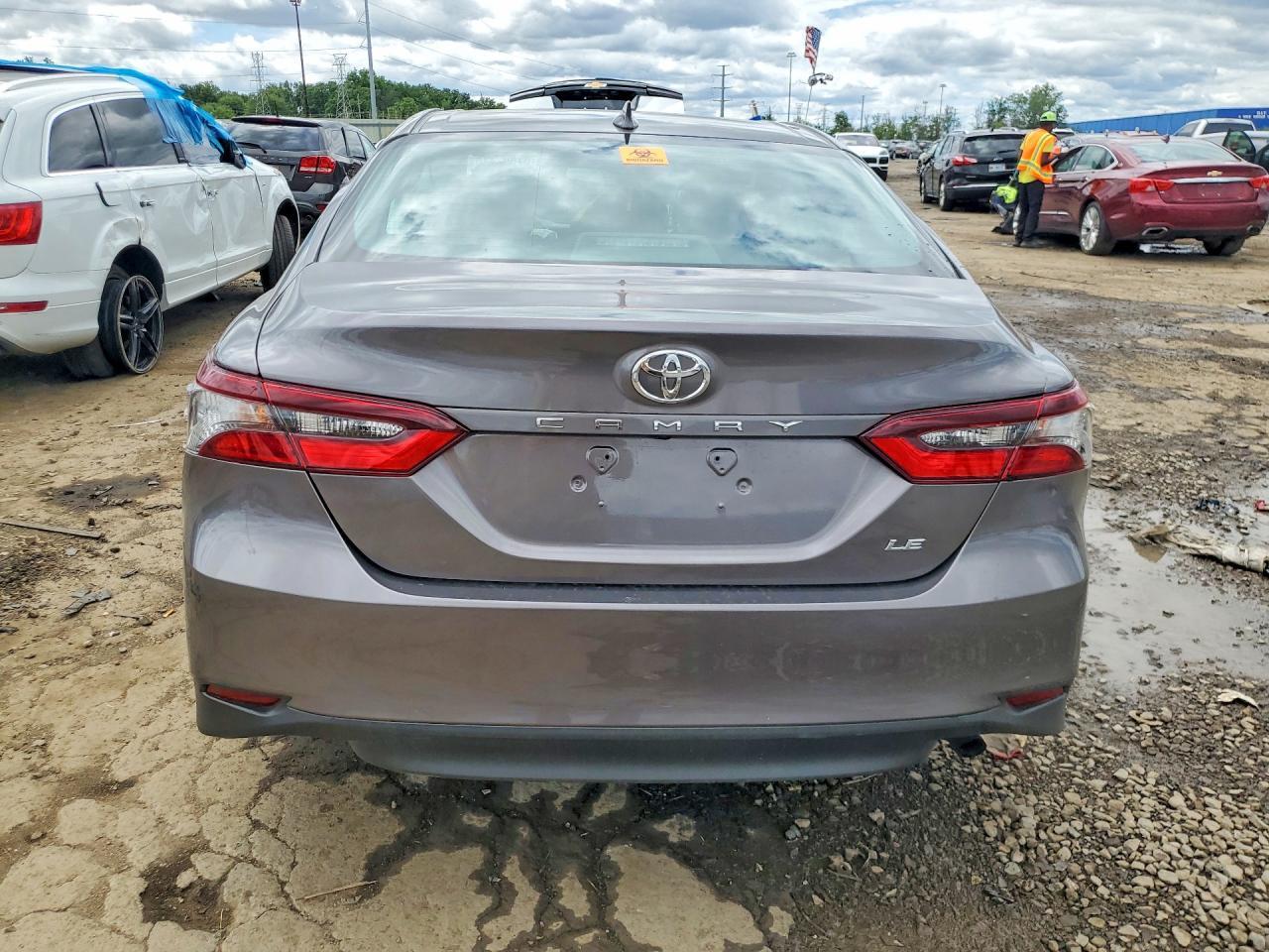 2022 Toyota Camry Le - Image 6