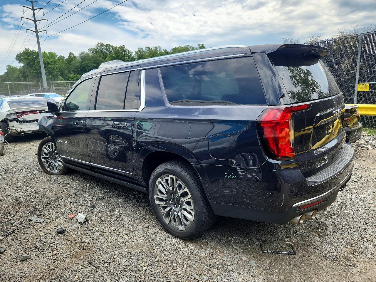 2023 GMC Yukon Xl Denali Ultimate - Image 2