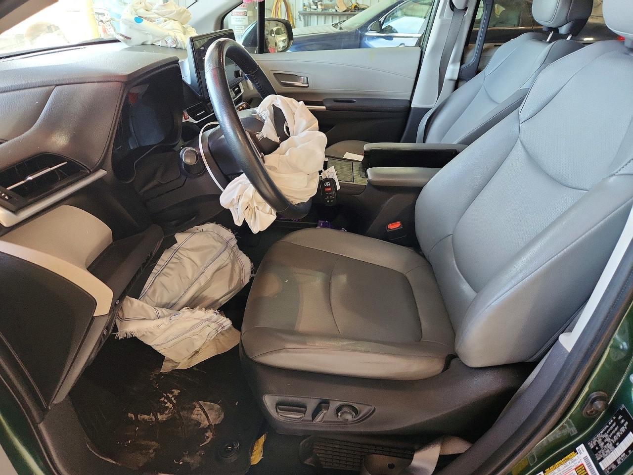 2023 Toyota Sienna Xle - Image 7
