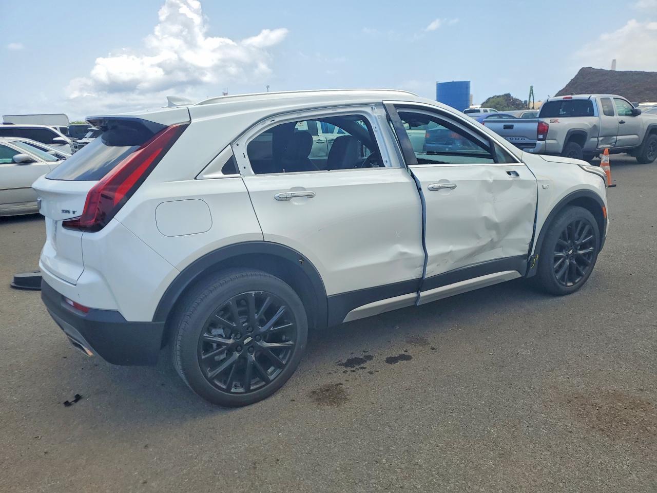 2021 Cadillac Xt4 Premium Luxury - Image 3