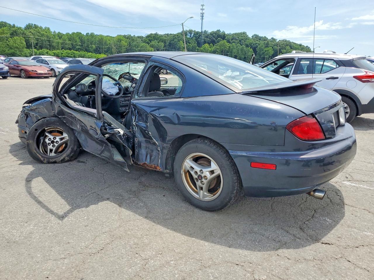 2005 Pontiac Sunfire - Image 2