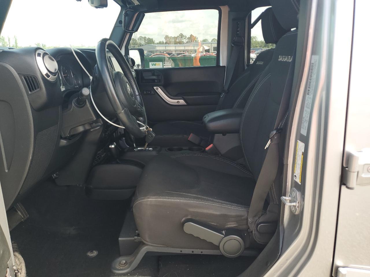 2016 Jeep Wrangler Unlimited Sahara - Image 7
