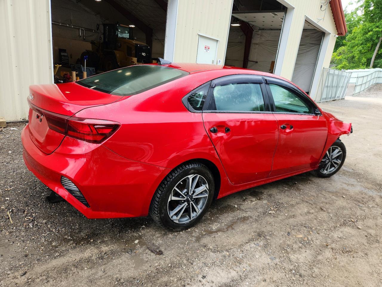 2023 Kia Forte Lxs - Image 3