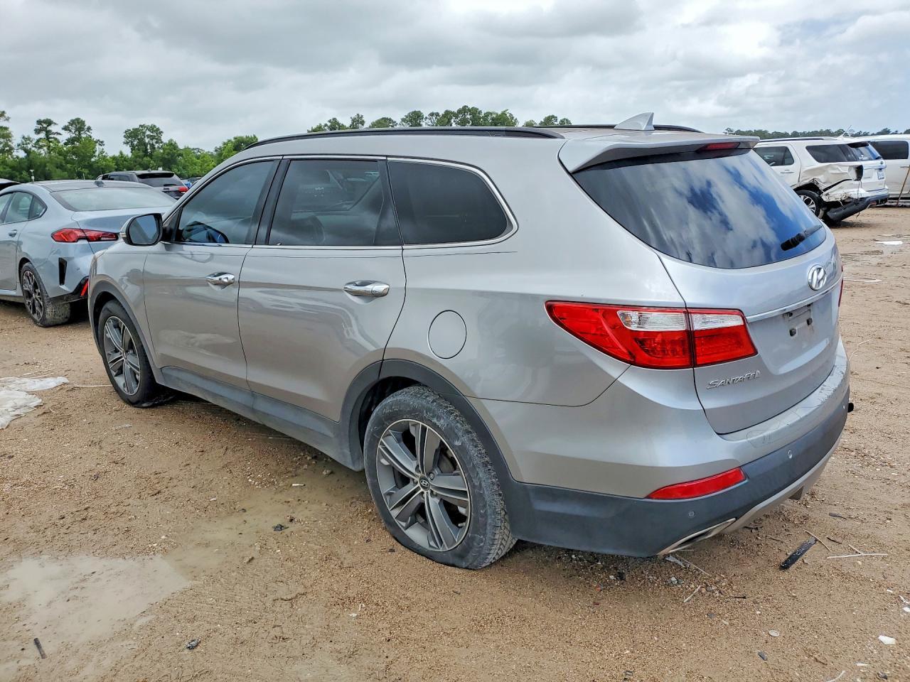 2015 Hyundai Santa Fe Limited - Image 2