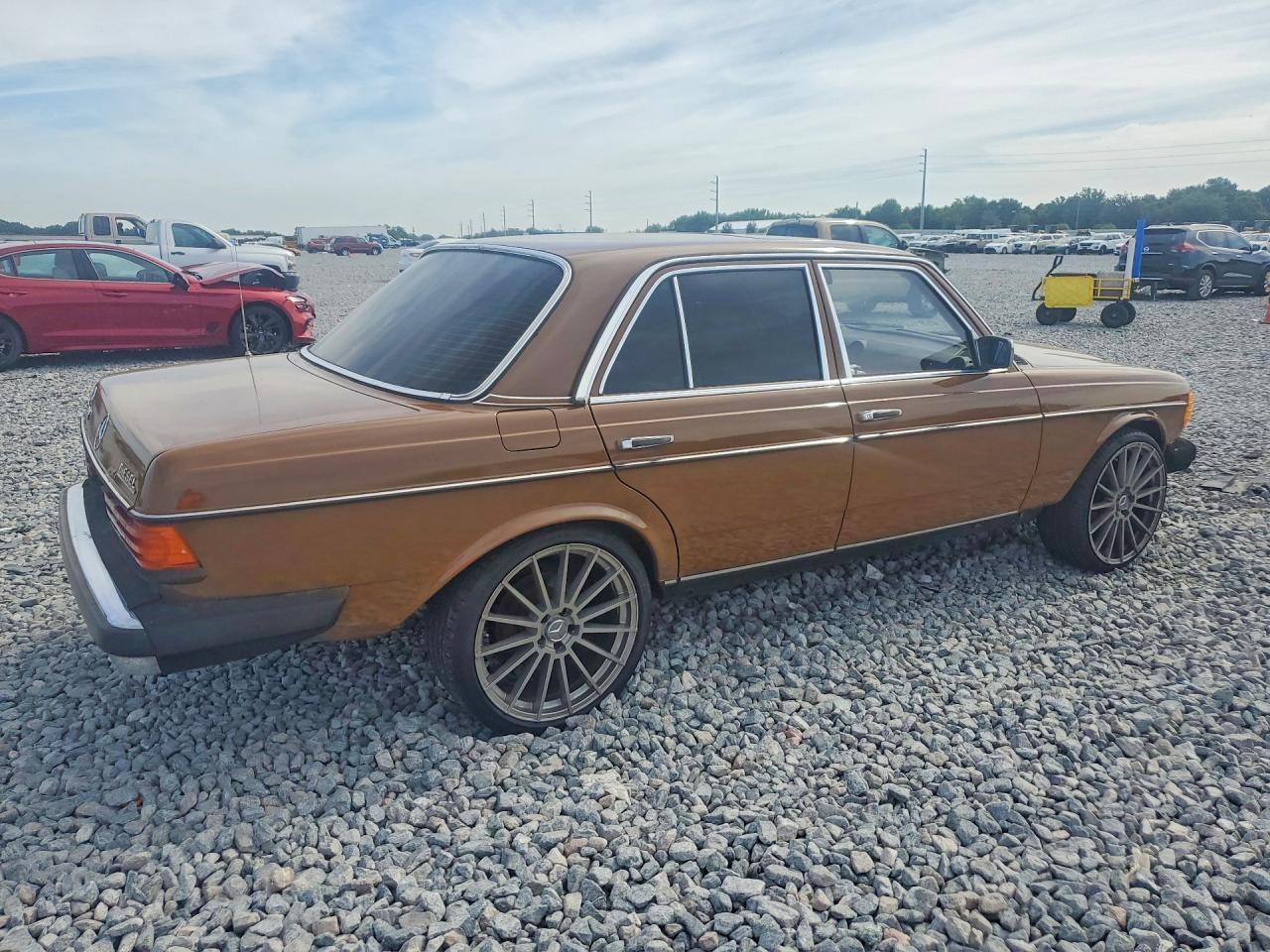 1980 Mercedes-Benz 240 D - Image 3