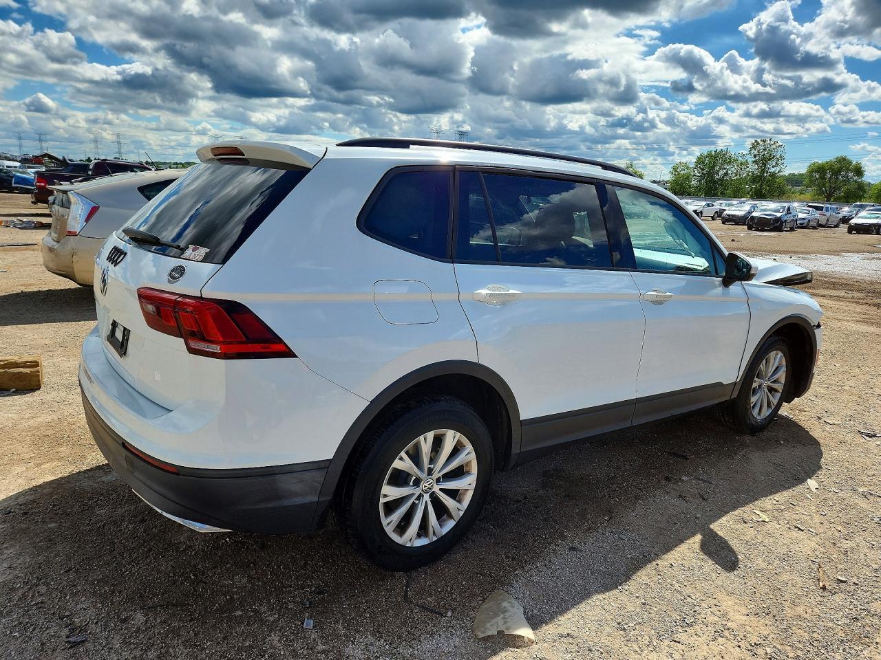 2019 Volkswagen Tiguan S - Фото 3