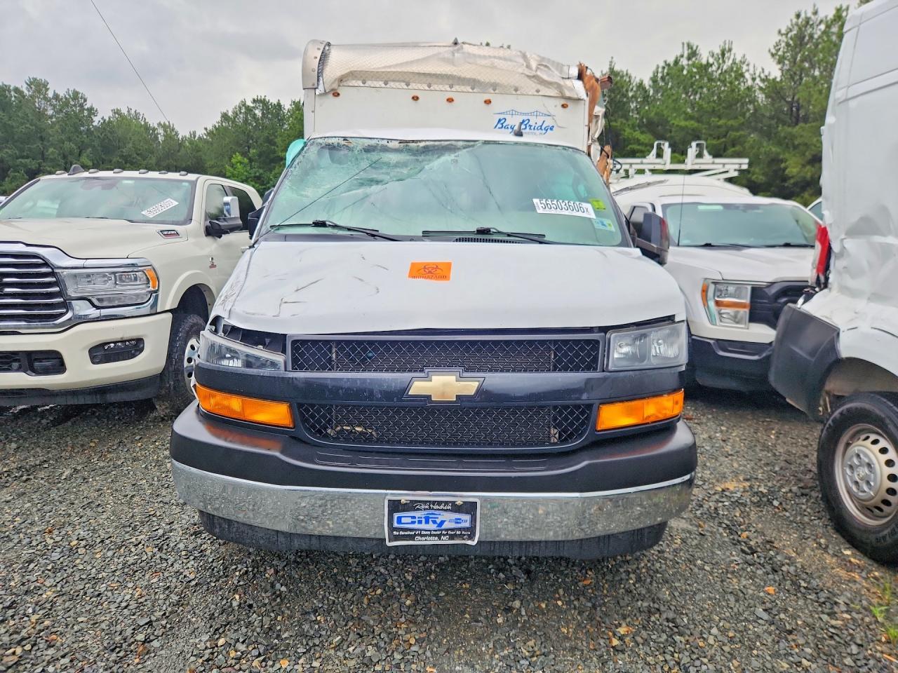 2022 Chevrolet Express Box Truck - Image 5