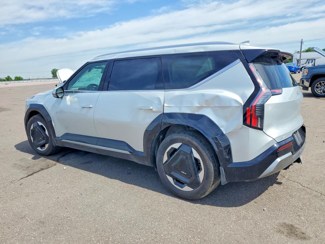 2026 Kia Ev9 Land - Image 2
