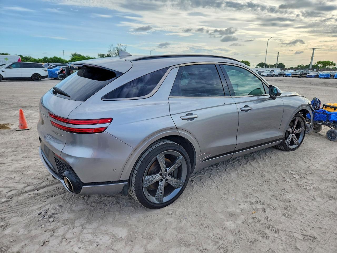 2023 Genesis Gv70 2.5T Standard - Image 3
