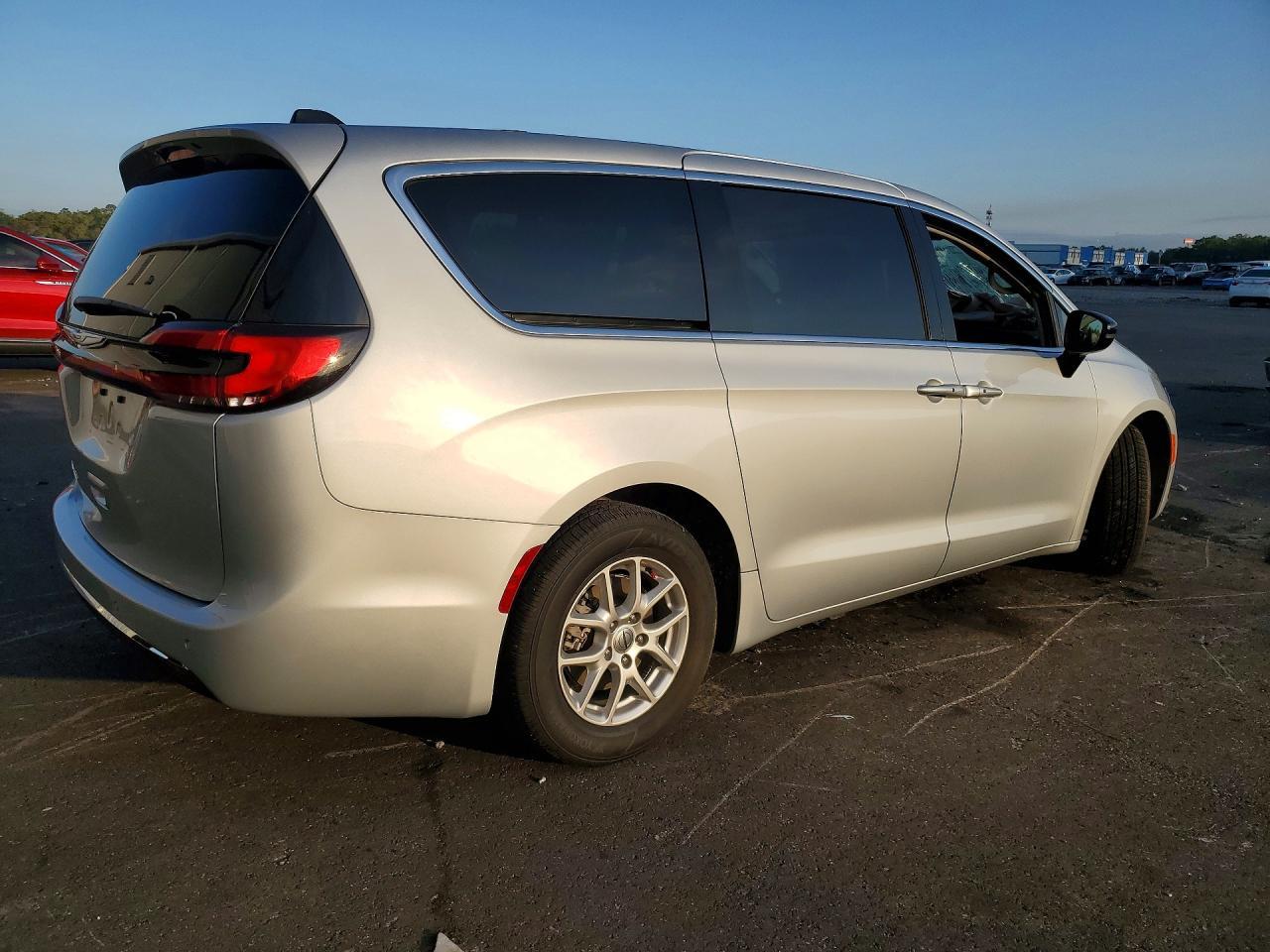 2024 Chrysler Pacifica Touring L - Image 3