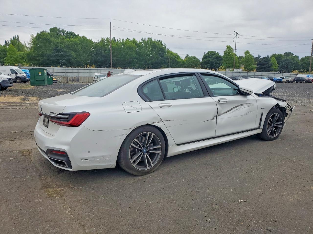 2022 BMW 745Xe - Фото 3