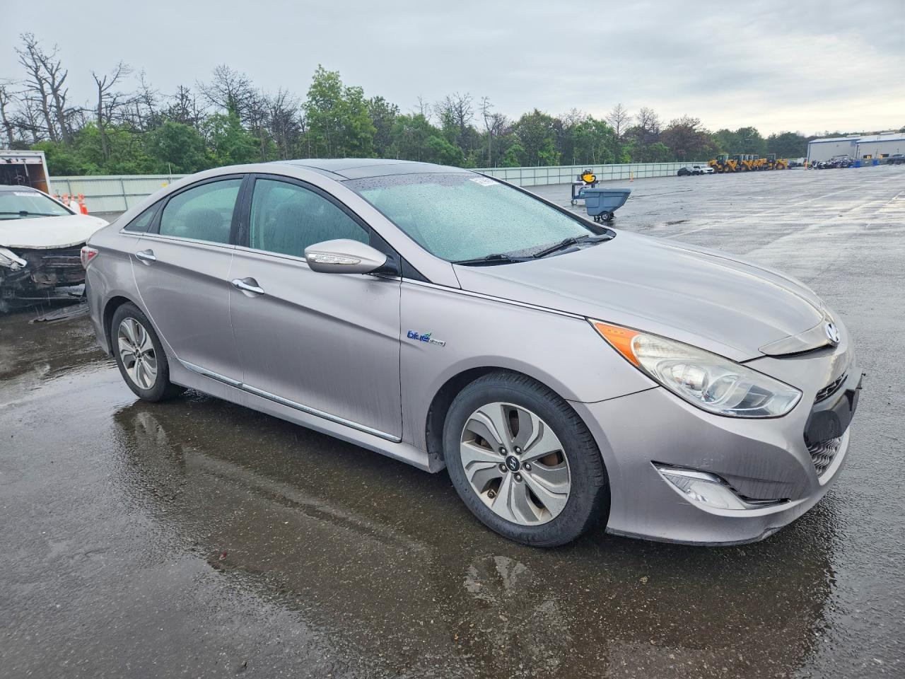2013 Hyundai Sonata Hybrid - Image 4