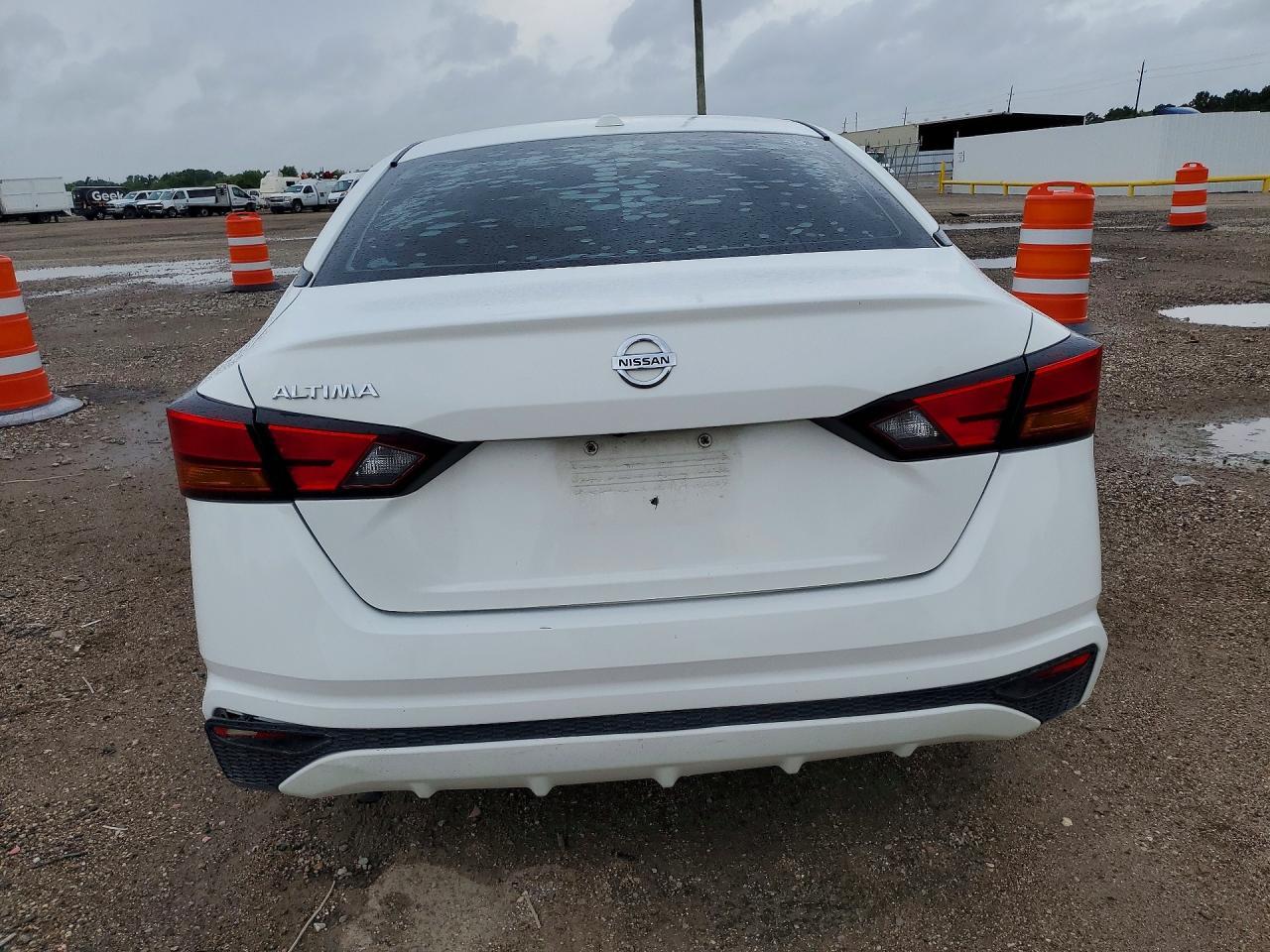 2019 Nissan Altima S - Image 6