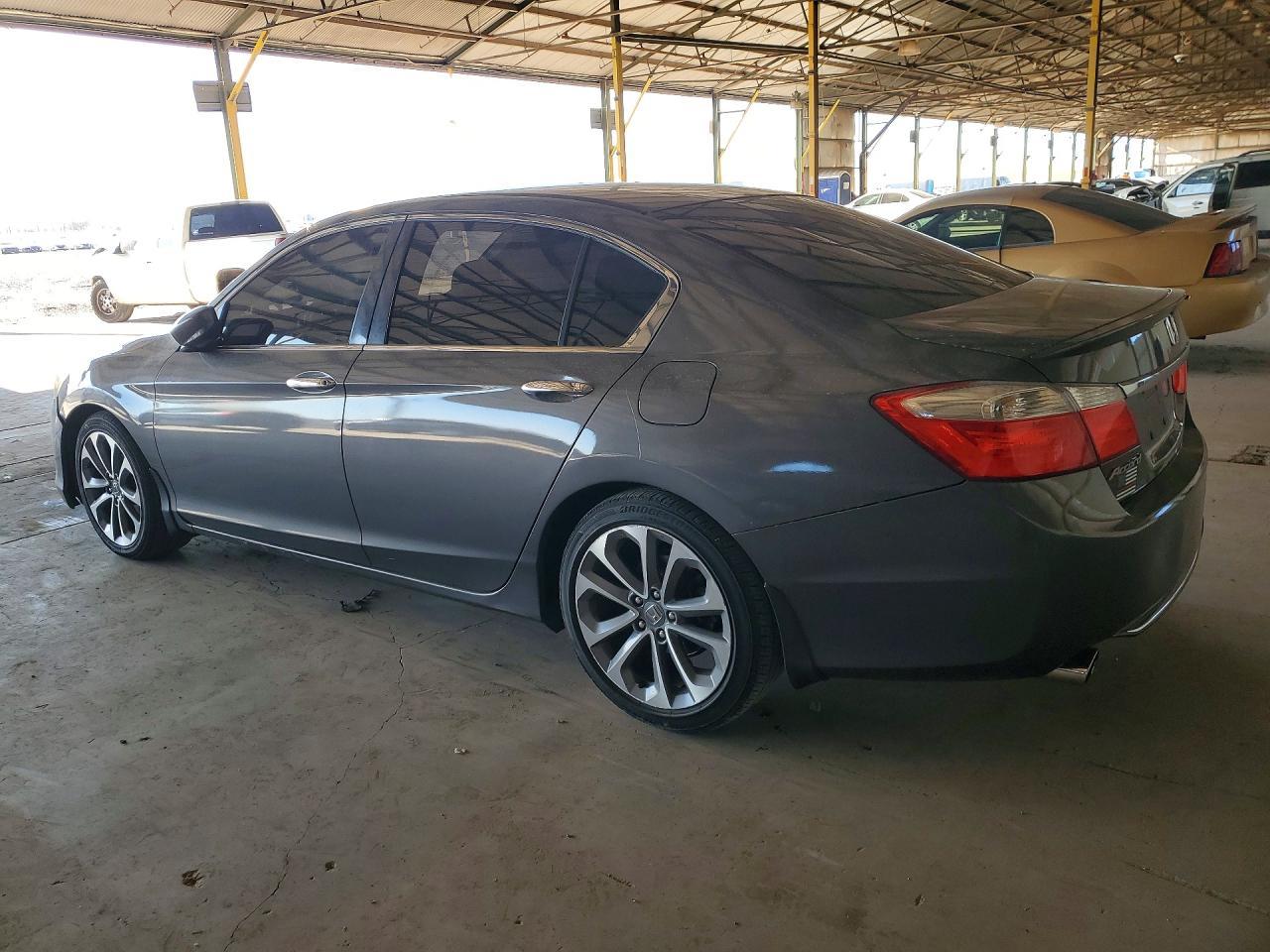 2015 Honda Accord Sport - Image 2