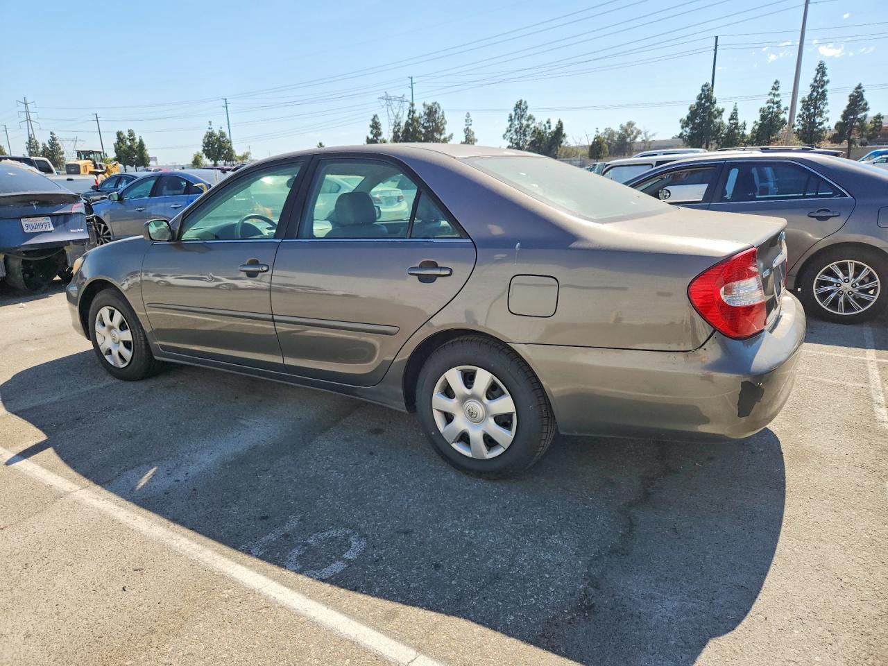 2004 Toyota Camry Le - Фото 2