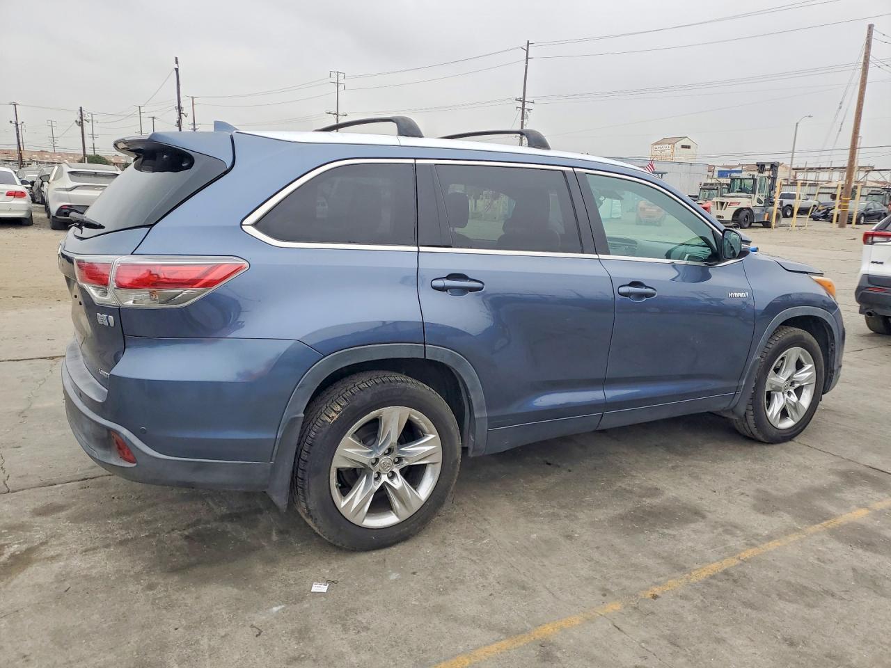 2014 Toyota Highlander Hybrid Limited Platinum - Image 3