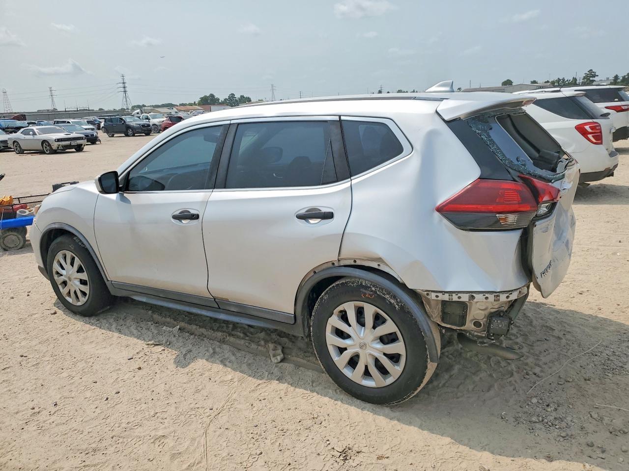 2018 Nissan Rogue S - Фото 2