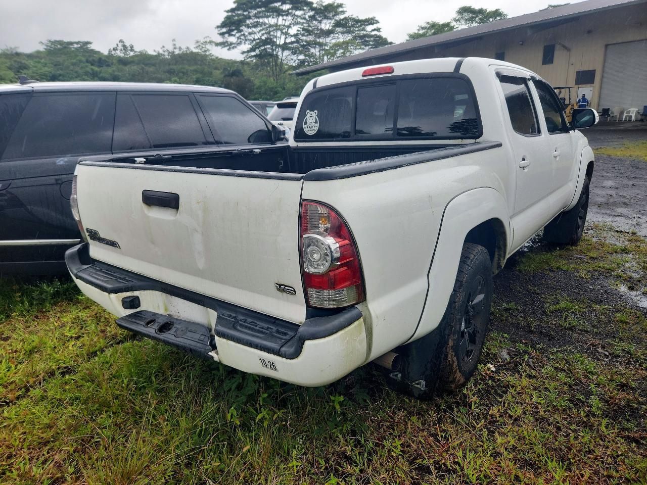 2015 Toyota Tacoma V6 - Image 3
