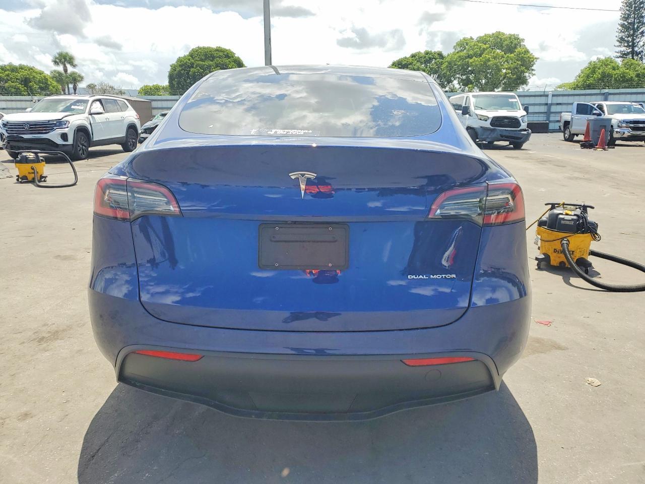 2023 Tesla Model Y - Фото 6