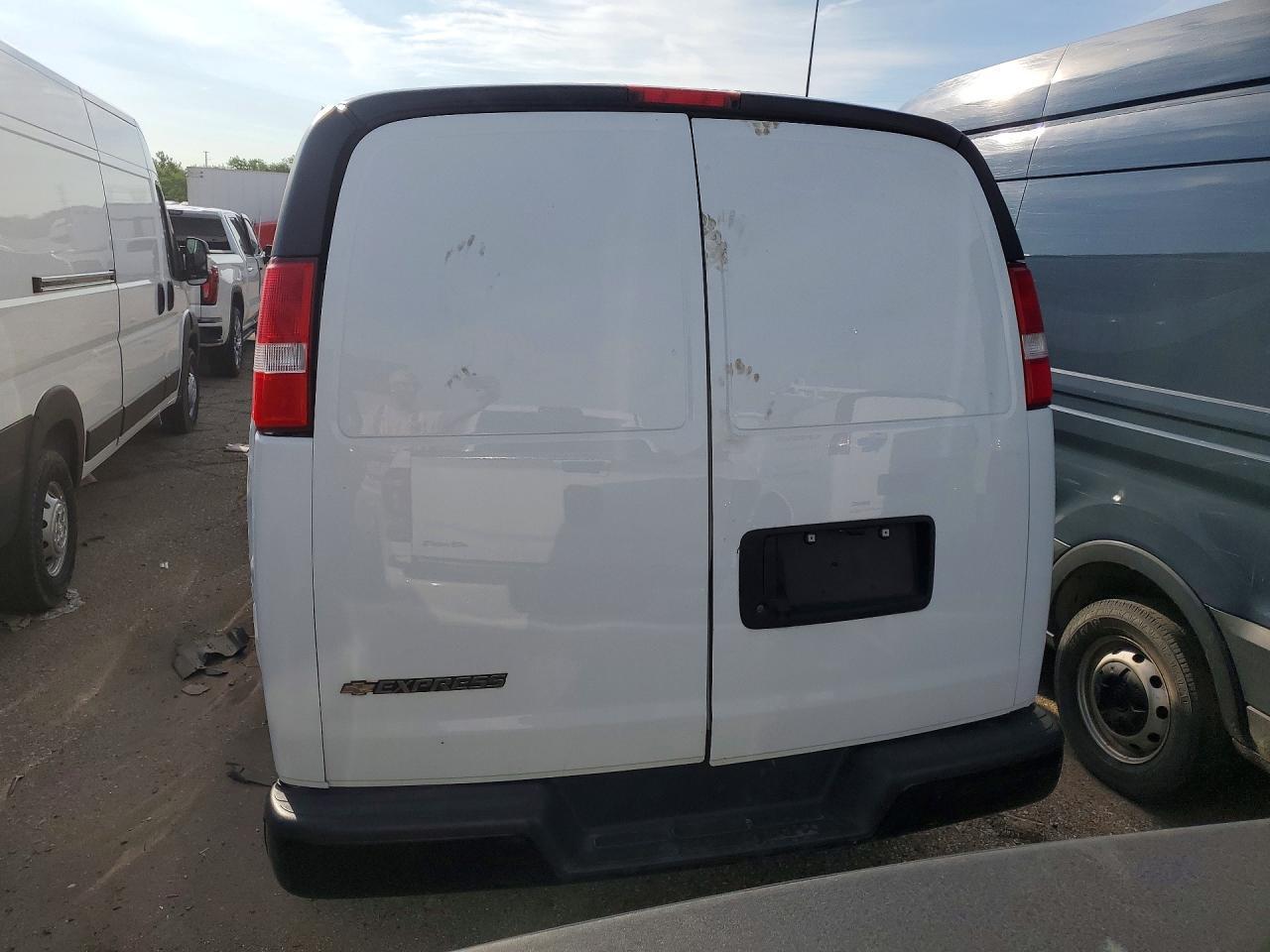 2023 Chevrolet Express G2500 - Фото 6