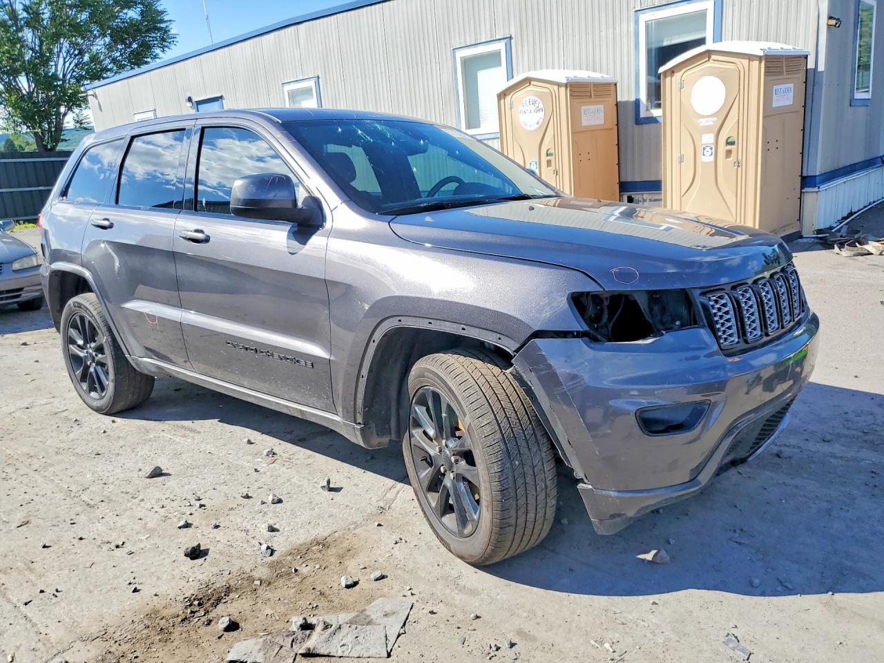 2018 Jeep Grand Cherokee Laredo - Image 4
