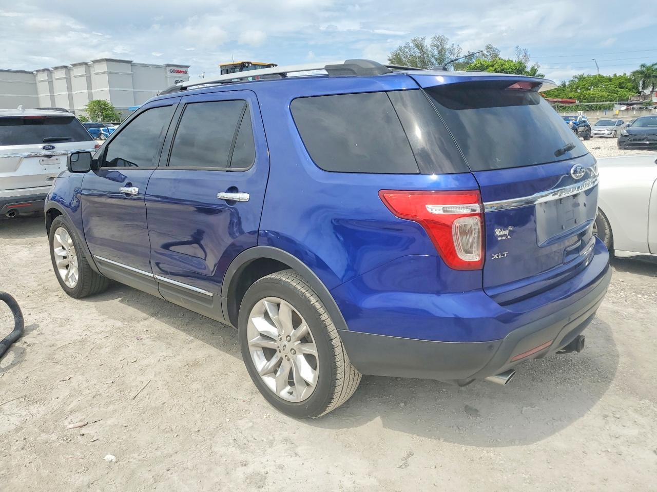 2015 Ford Explorer Xlt - Image 2