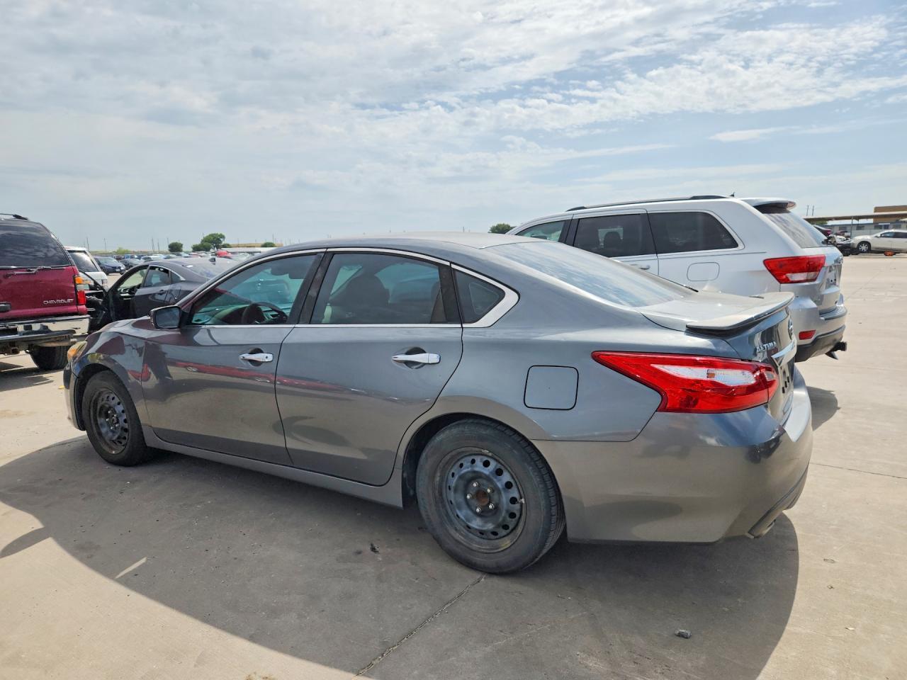 2016 Nissan Altima 2.5 S - Фото 2