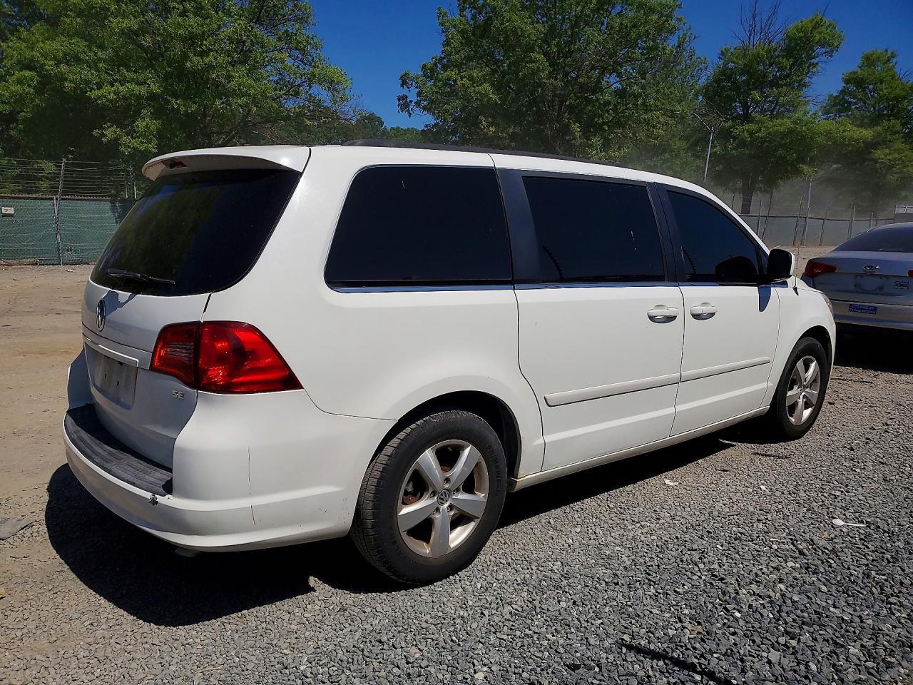 2011 Volkswagen Routan Se - Фото 3