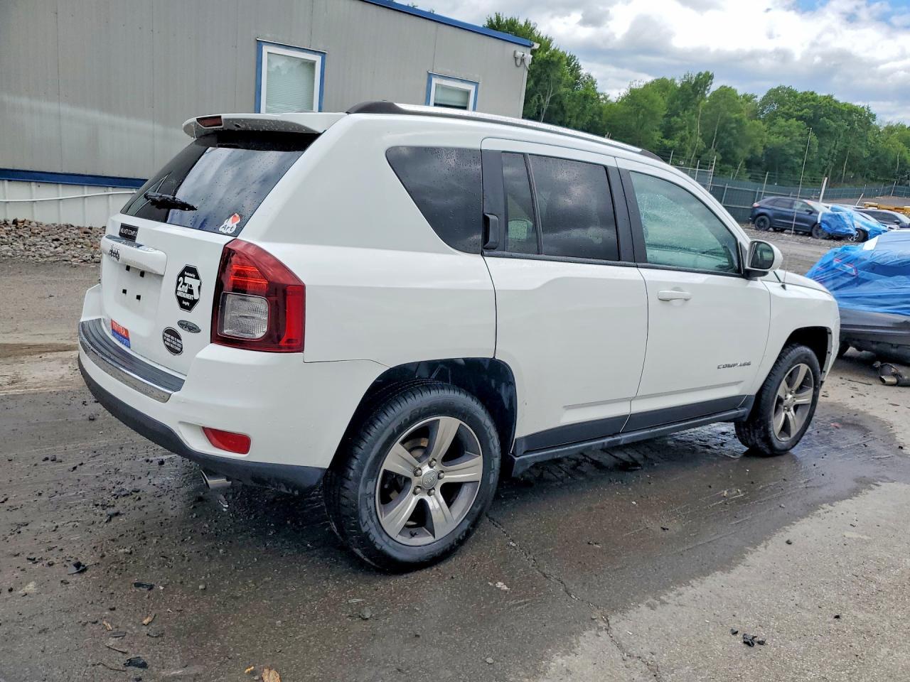 2016 Jeep Compass Latitude - Image 3
